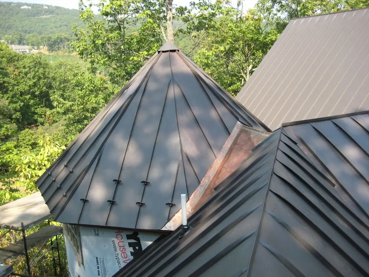 Professional Roof Tarp Installation by Craftsman Roofing in Woodbridge